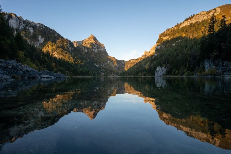 Fichier:Lac de Tanay.jpg